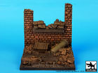 Wall with sand bags base 1/35
