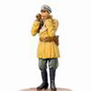 Officier (1941/45) remontant le col de fourrure de sa pelisse 1:35