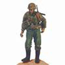 Soldat (1941/45) en feldbluse avec MP40 à la crosse en bois 1:35