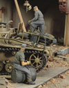German crew refuelling tank - WWII 2 fig. 1:35