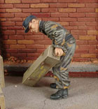 King Tiger crewman with Italian Camouflage 1:35