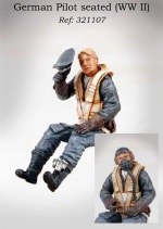 Luftwaffe Pilot WWII seated in aircraft with optional flying helmet or hat 1:32