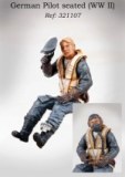 Luftwaffe Pilot WWII seated in aircraft with optional flying helmet or hat 1:32