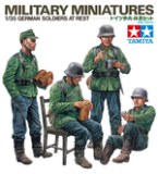 GERMAN SOLDIERS AT REST 1:35