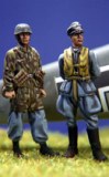 WWII Luftwaffe Pilot with German Paratrooper 1:48
