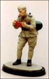 Soviet soldier with melon slice  (métal) 1/35