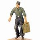 Tankiste (1939/45) portant un jerrycan 1:35