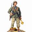 Grenadier (1944/45) en feldbluse, un Panzerfaust à la main 1:35