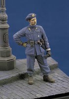 Italian Officer 'Btg. Azzurro' - - WWII (with base) 1:35