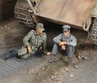 A moment of rest' Tank German crew WWII (2 fig) 1:35