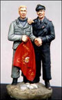 Germans with trophy flag 1/35
